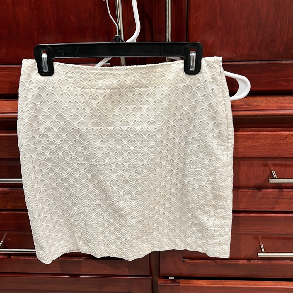Ann Taylor sz 0 eyelet white skirt